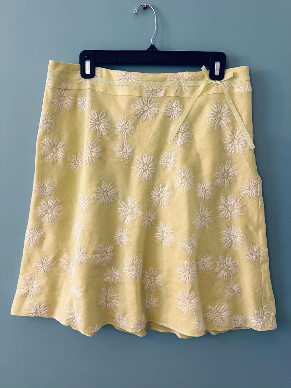 Ann Taylor Light Green A-Line linen Skirt with White Floral Embroidery